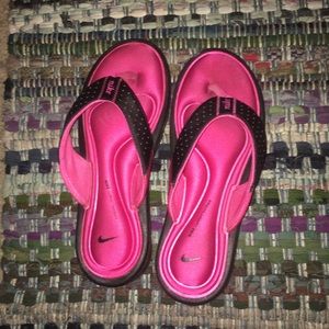 Pink memory- foam Nike flip flops